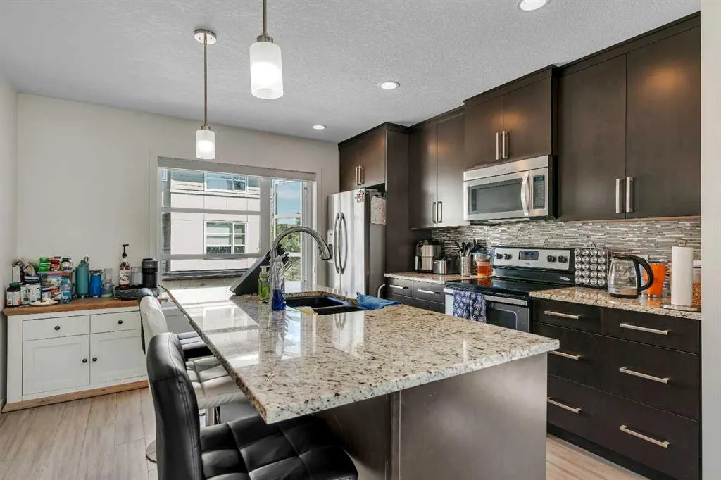 1111 Evansridge Park NW