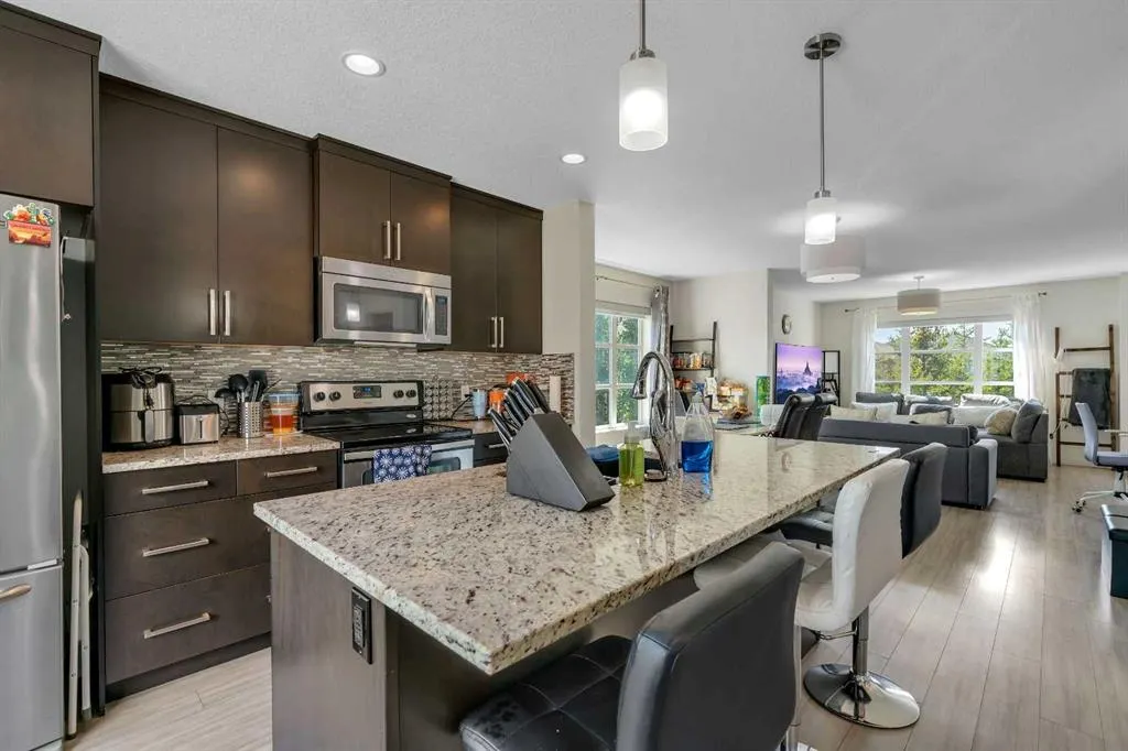 1111 Evansridge Park NW