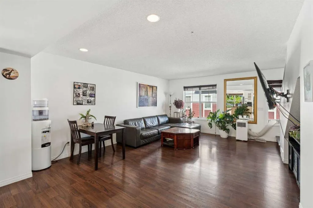 3198 New Brighton Gardens SE