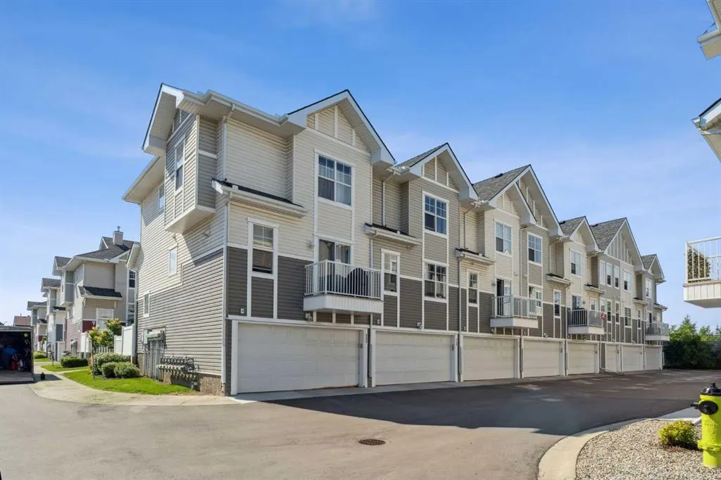 3198 New Brighton Gardens SE