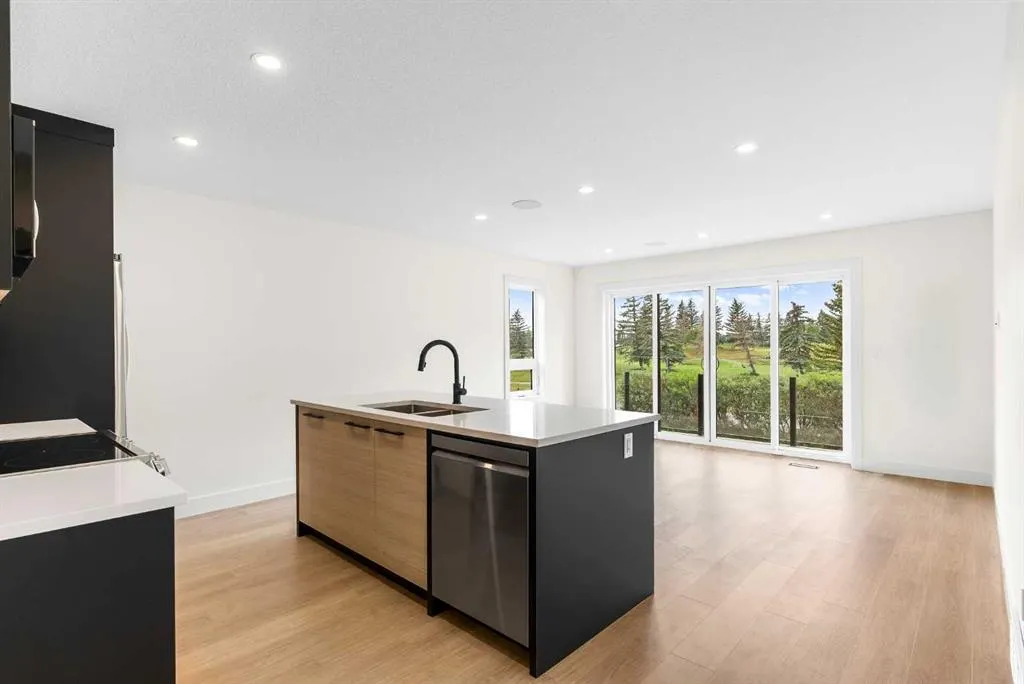476 WEST CHESTERMERE Drive