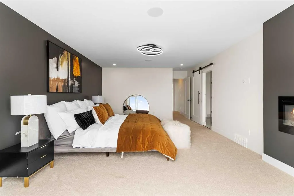476 WEST CHESTERMERE Drive