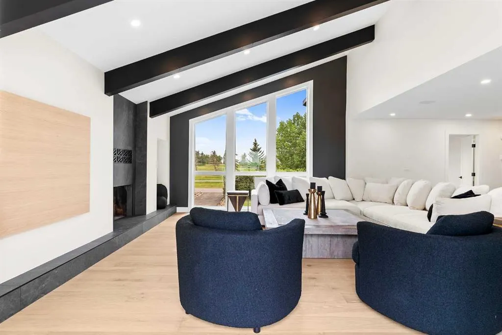 476 WEST CHESTERMERE Drive