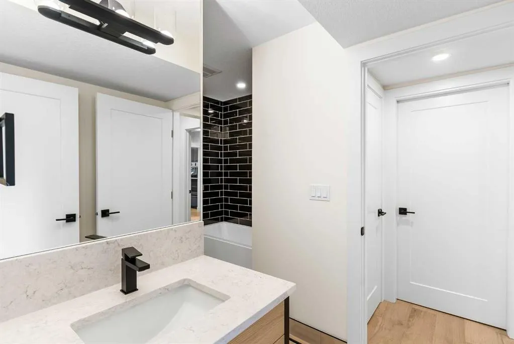 476 WEST CHESTERMERE Drive