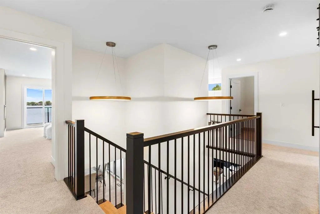 476 WEST CHESTERMERE Drive