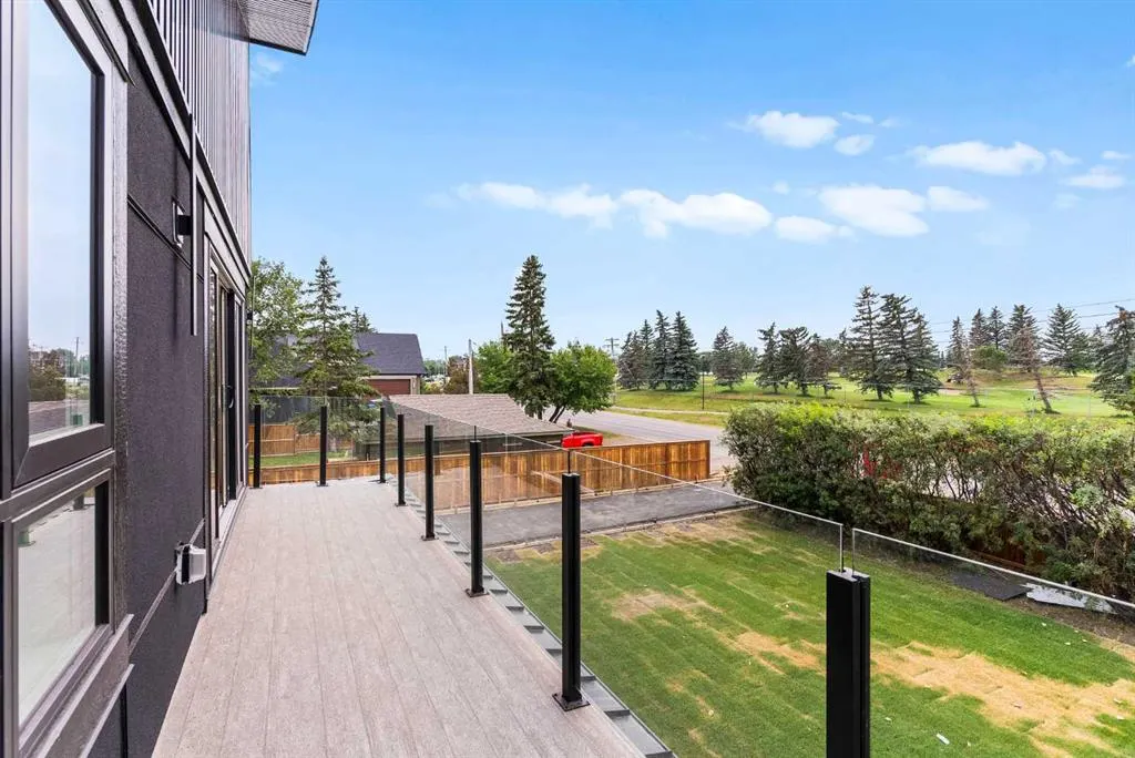 476 WEST CHESTERMERE Drive