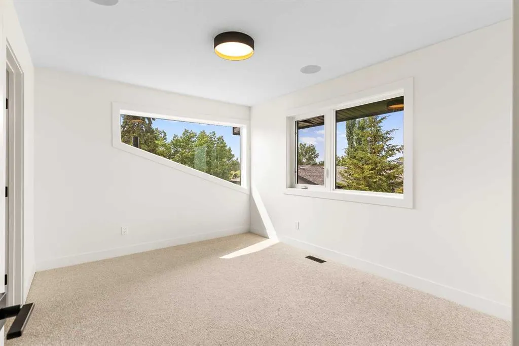 476 WEST CHESTERMERE Drive