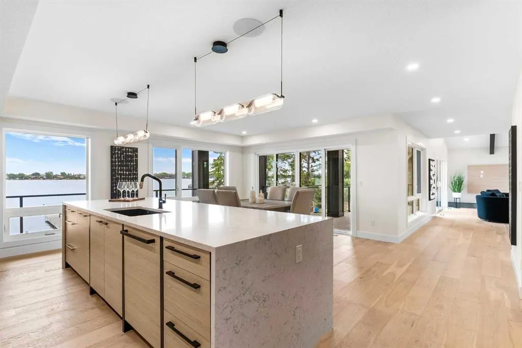 476 WEST CHESTERMERE Drive