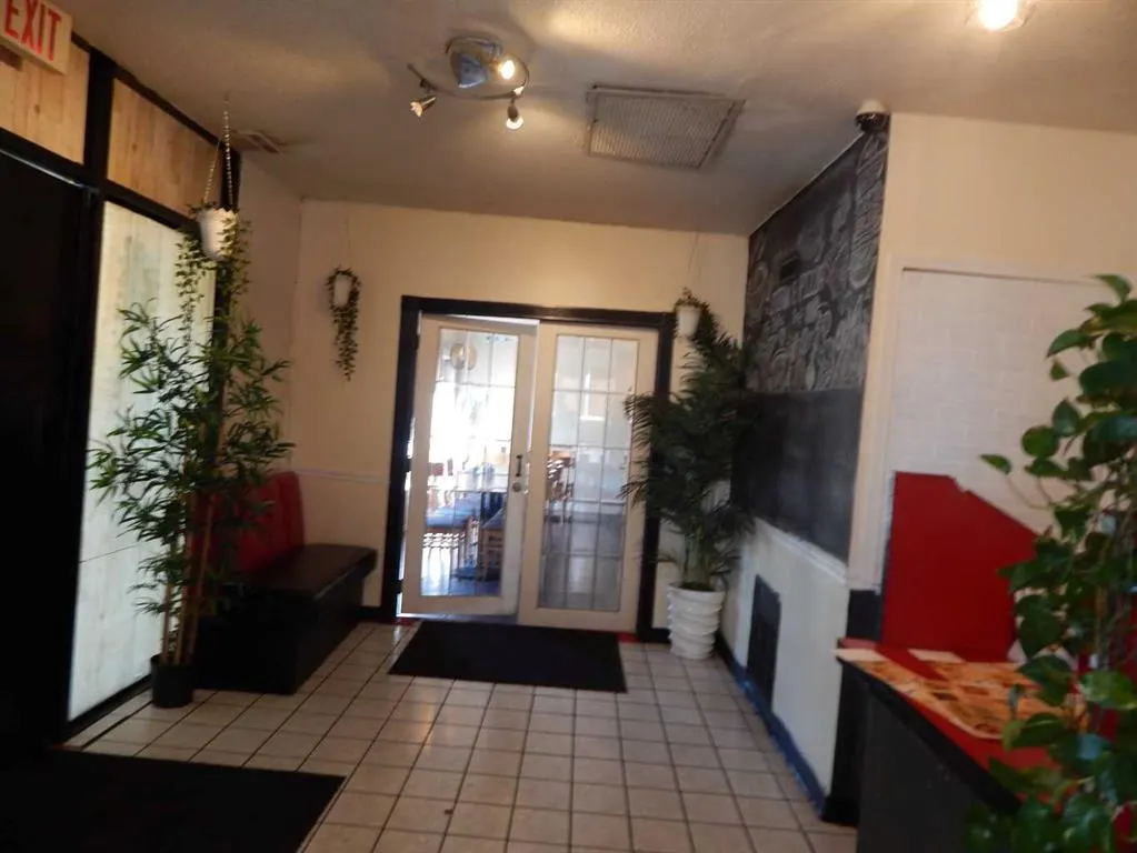 837 E Centre Street
