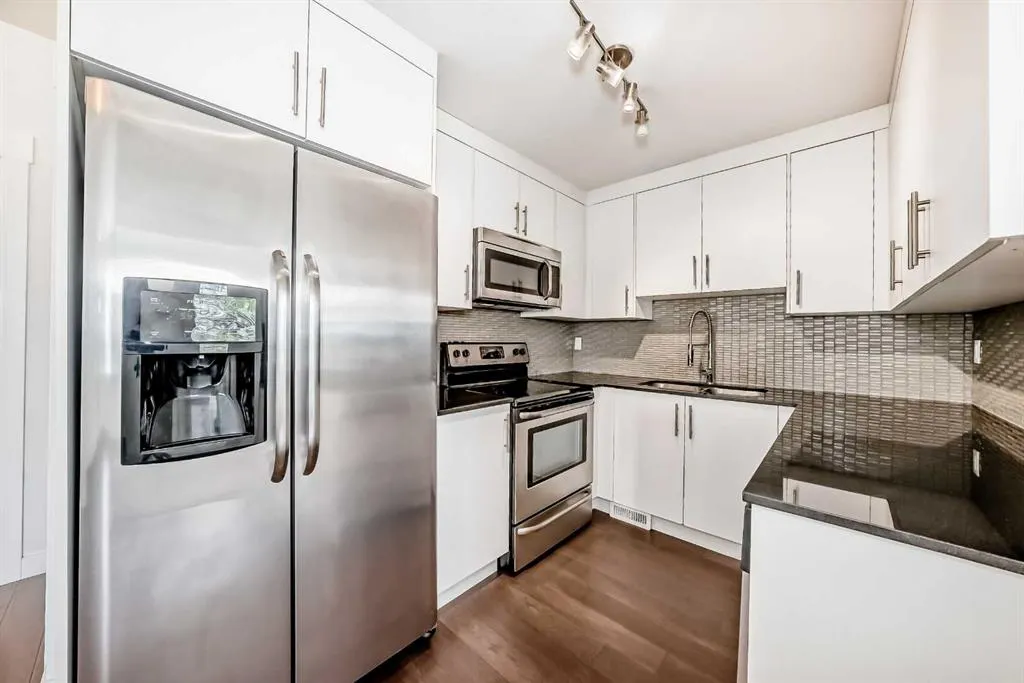 59 West Coach Manor SW, #5