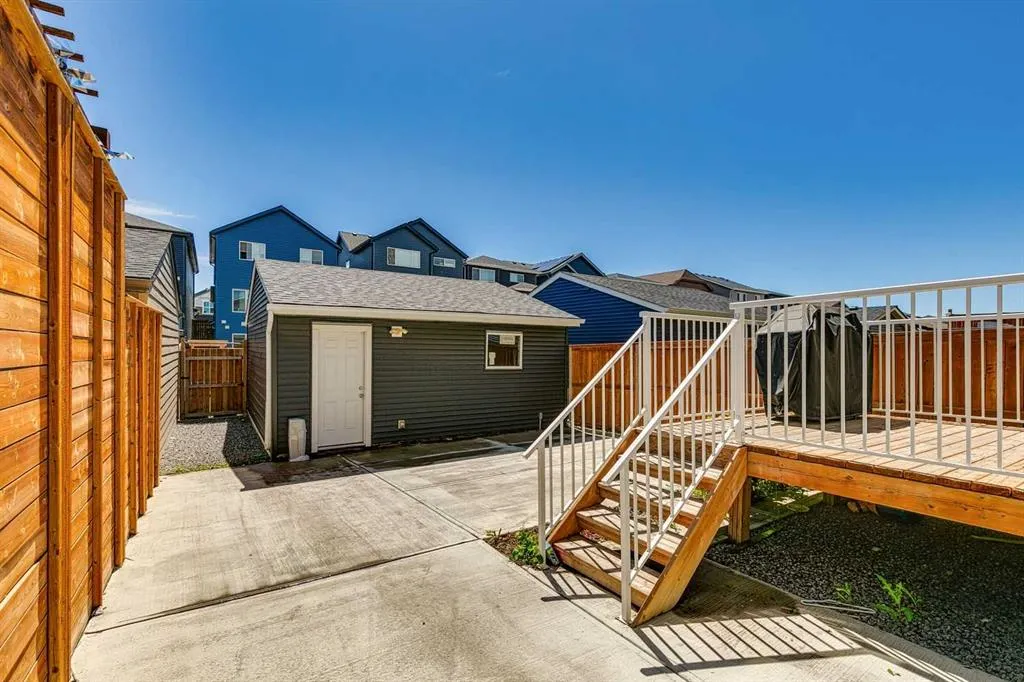 943 Livingston Way NE