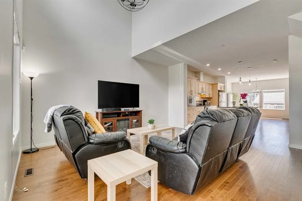 943 Livingston Way NE