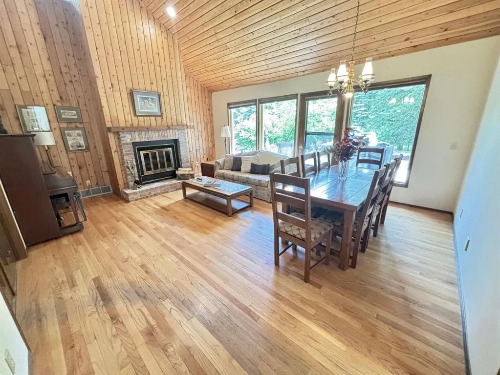 125 Elk Valley Crescent