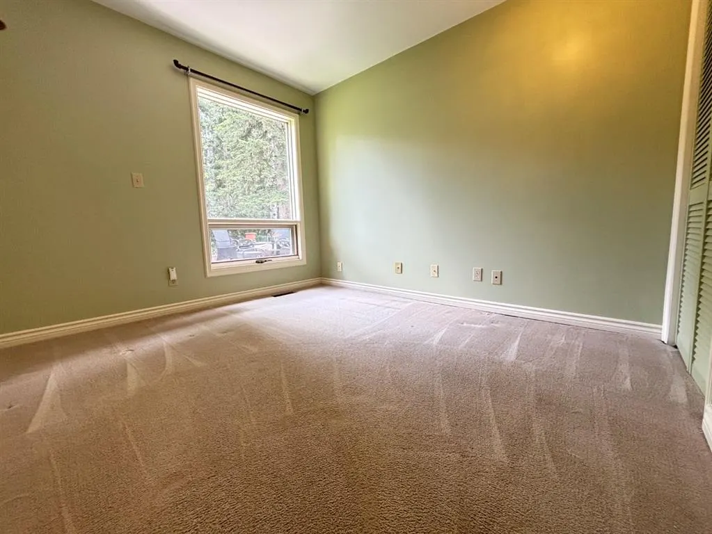 125 Elk Valley Crescent