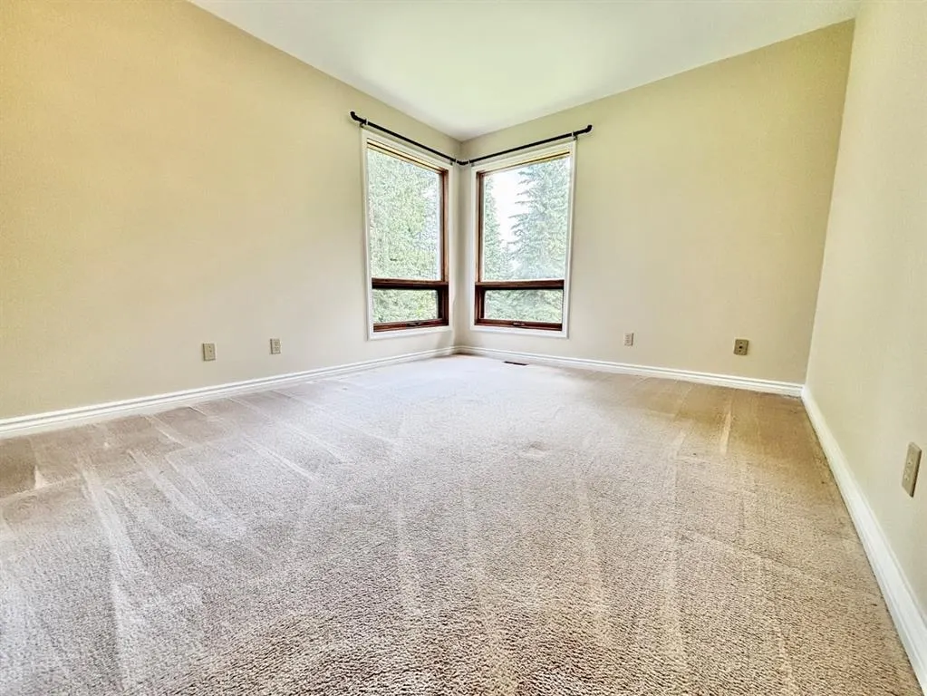 125 Elk Valley Crescent