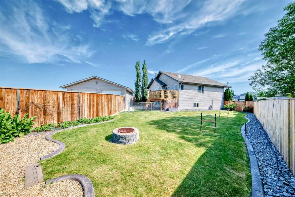 6304 60 Street Close