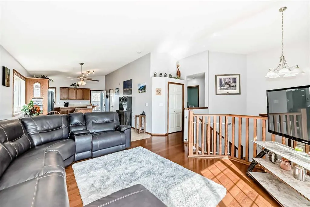 6304 60 Street Close