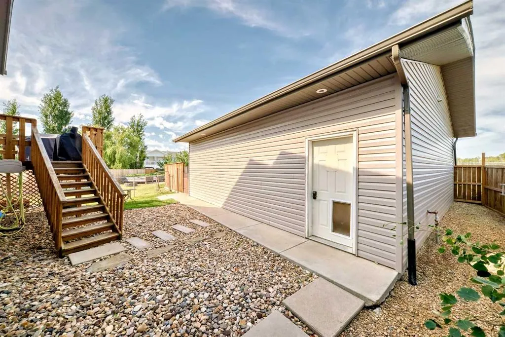 6304 60 Street Close