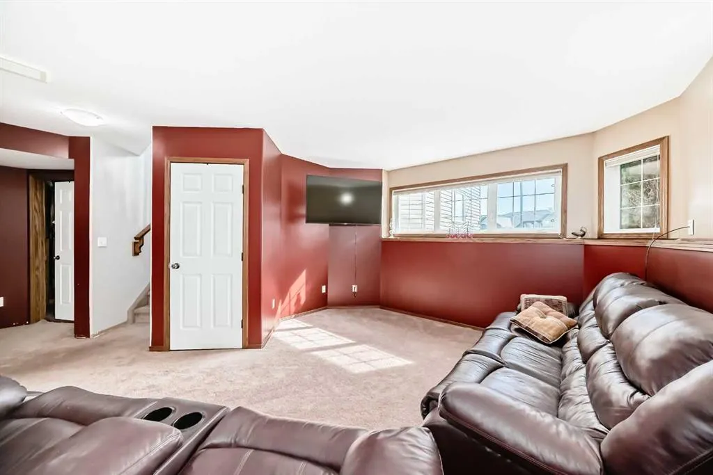6304 60 Street Close