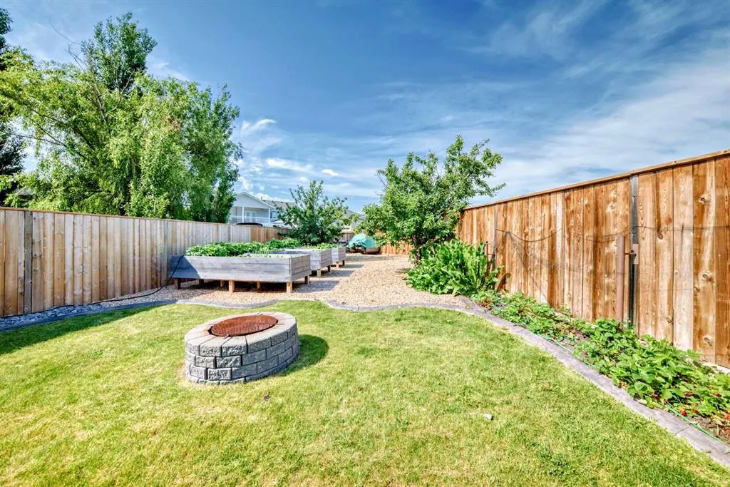 6304 60 Street Close