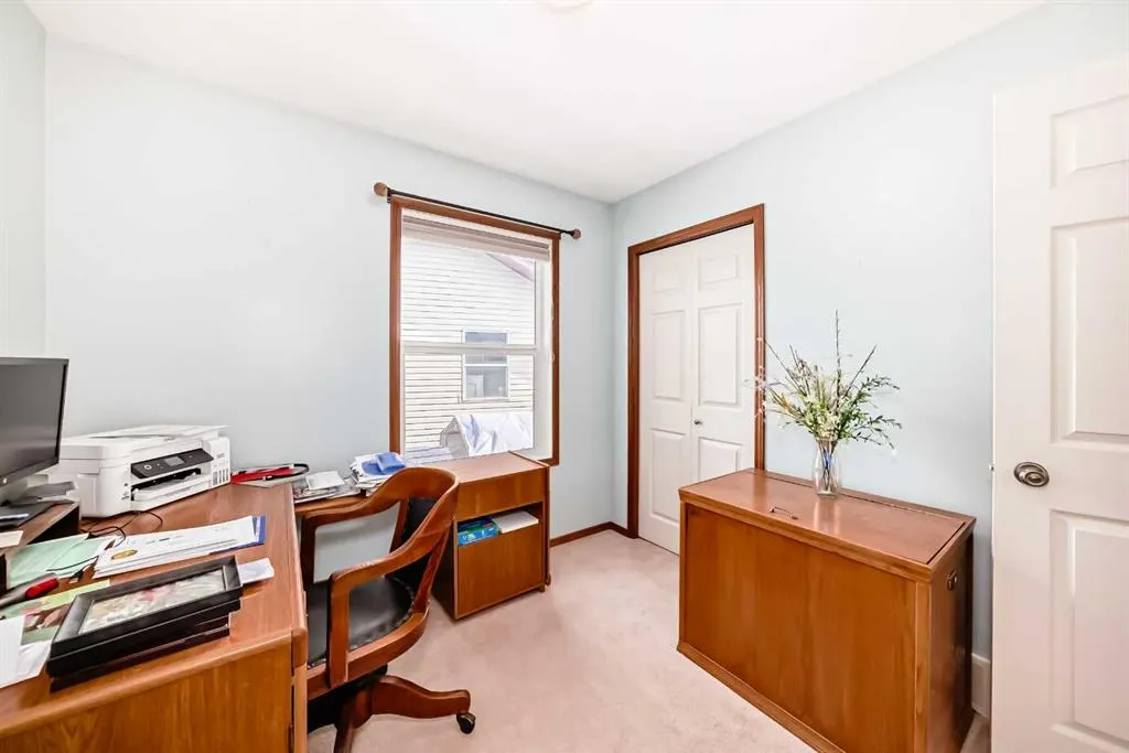 6304 60 Street Close