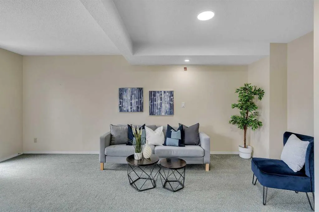 57 Falmere Way NE