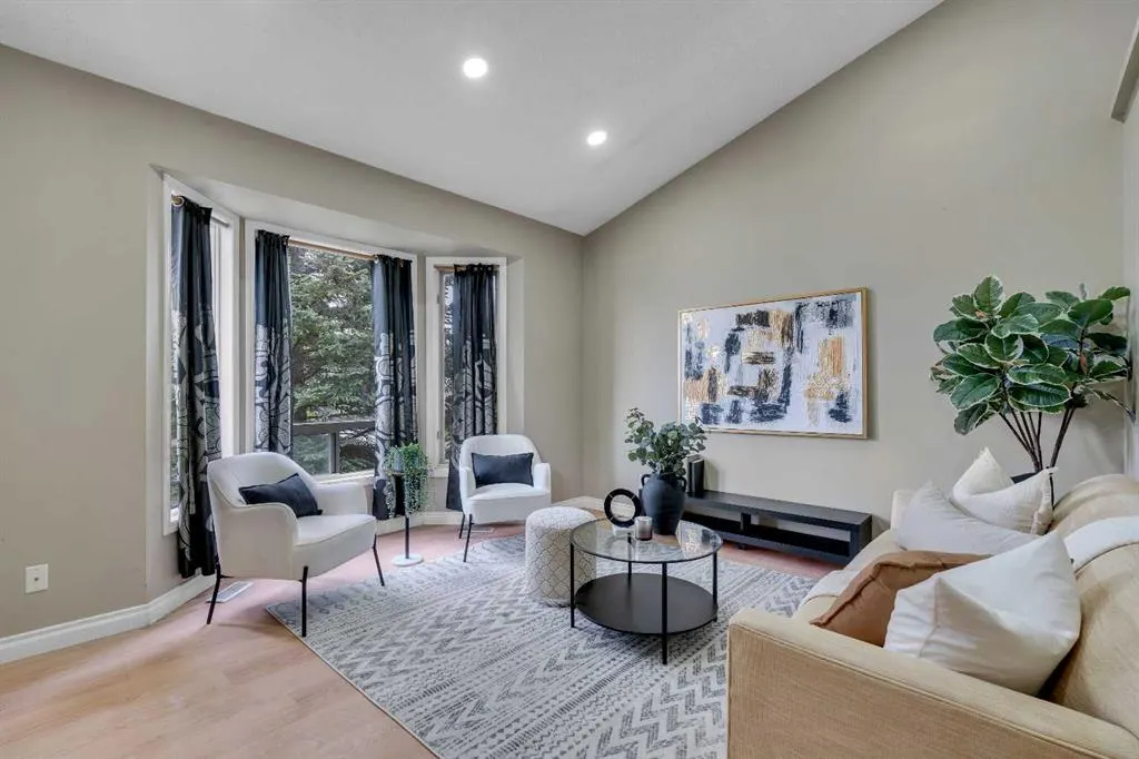 57 Falmere Way NE
