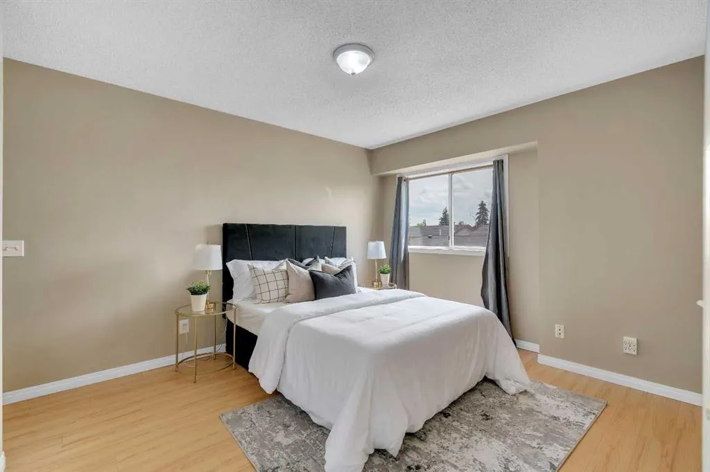 57 Falmere Way NE