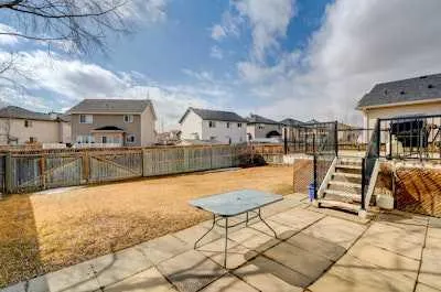 163 Springmere Close