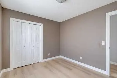163 Springmere Close