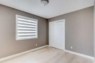 163 Springmere Close