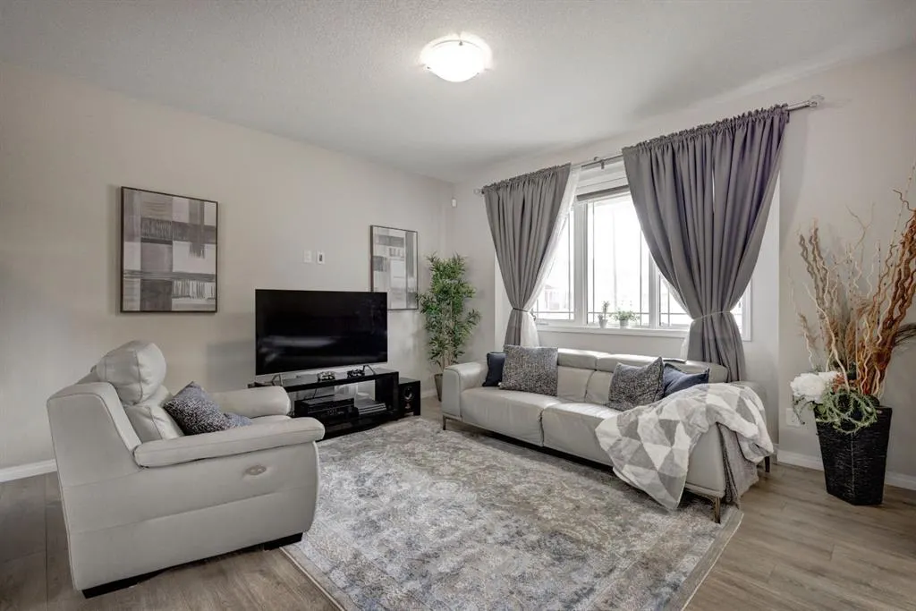 324 Carrington Way NW