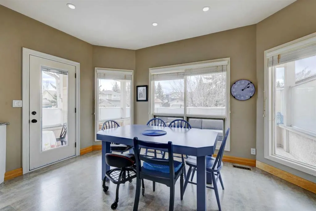 220 Santana Bay NW