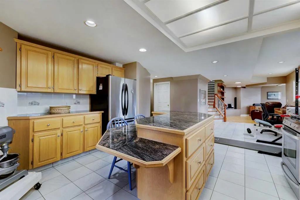 220 Santana Bay NW