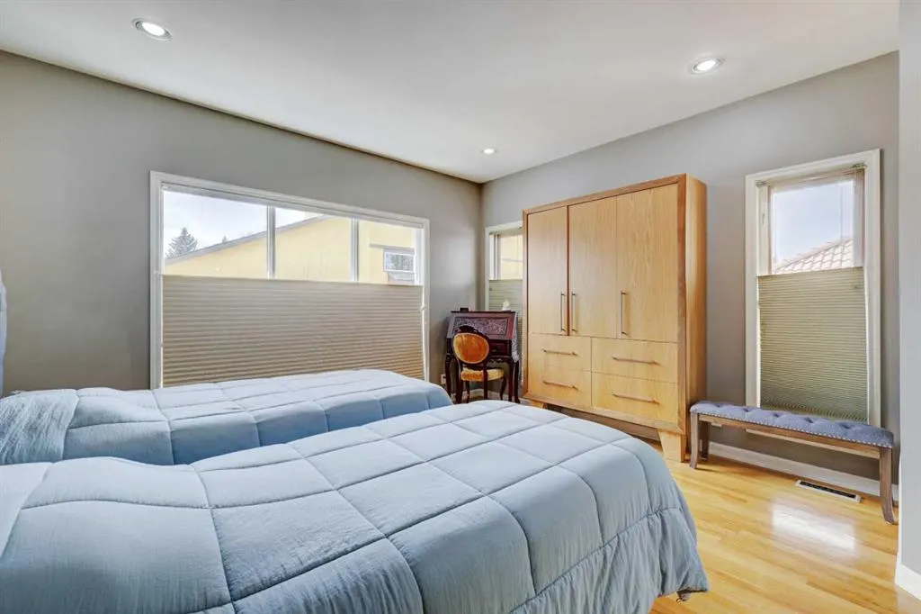220 Santana Bay NW