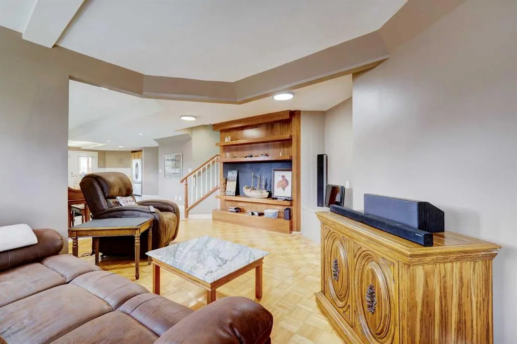 220 Santana Bay NW