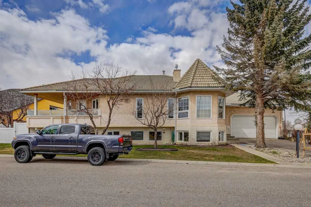 220 Santana Bay NW