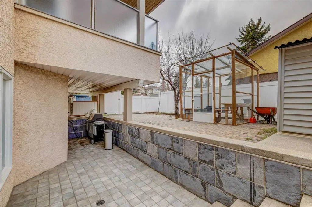 220 Santana Bay NW