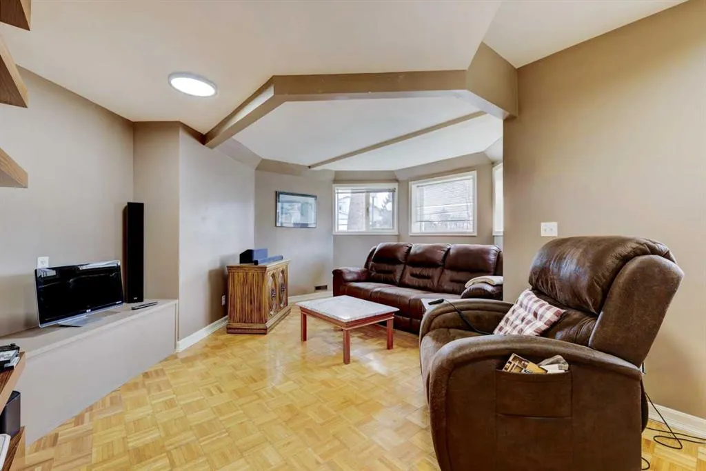 220 Santana Bay NW