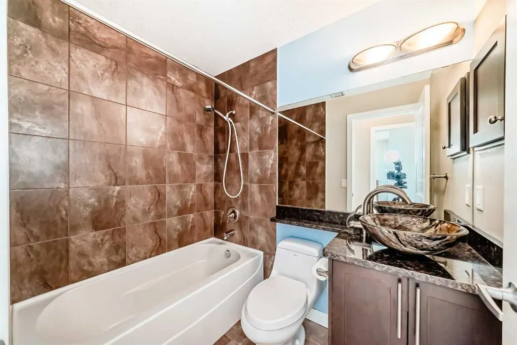 1005B Westmount Drive, #216