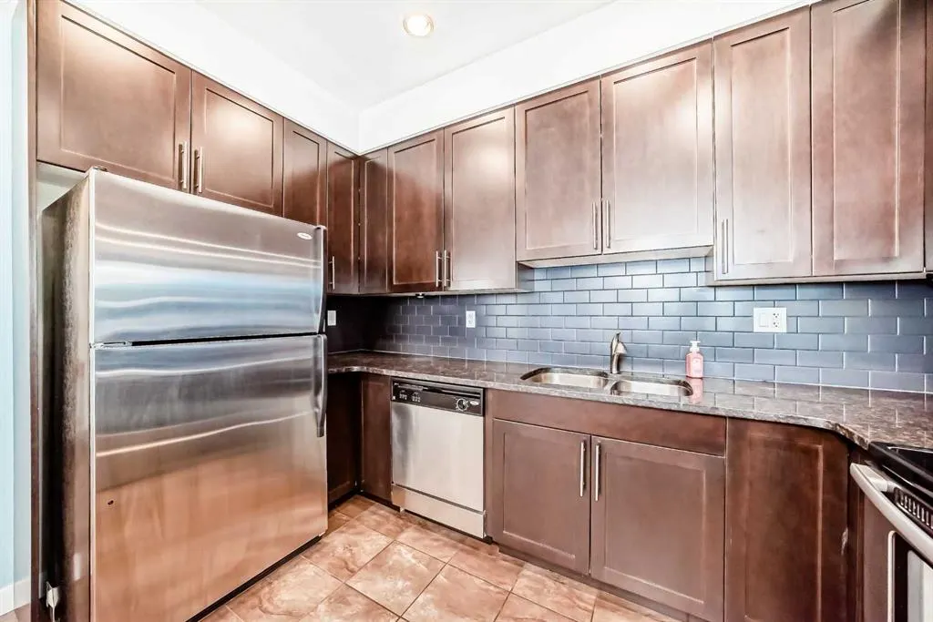 1005B Westmount Drive, #216