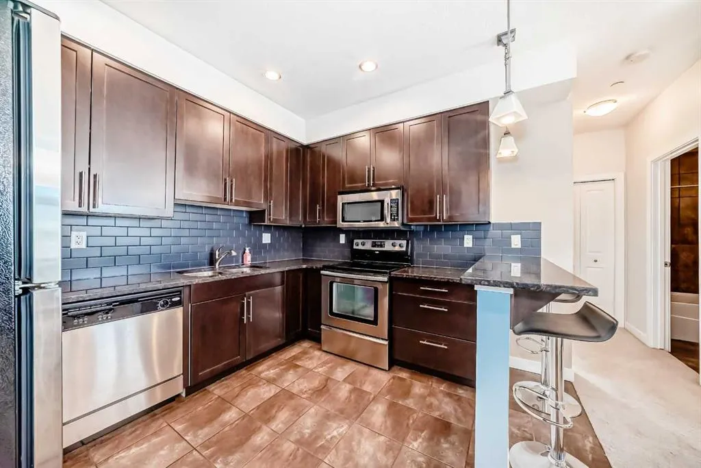 1005B Westmount Drive, #216