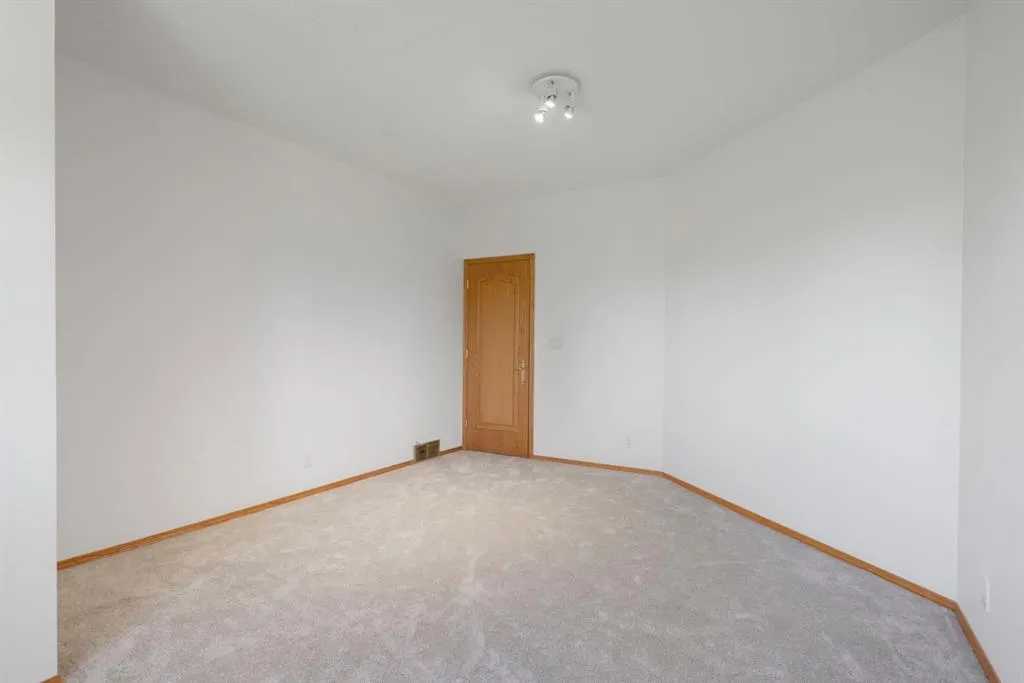 288145 160 Avenue W