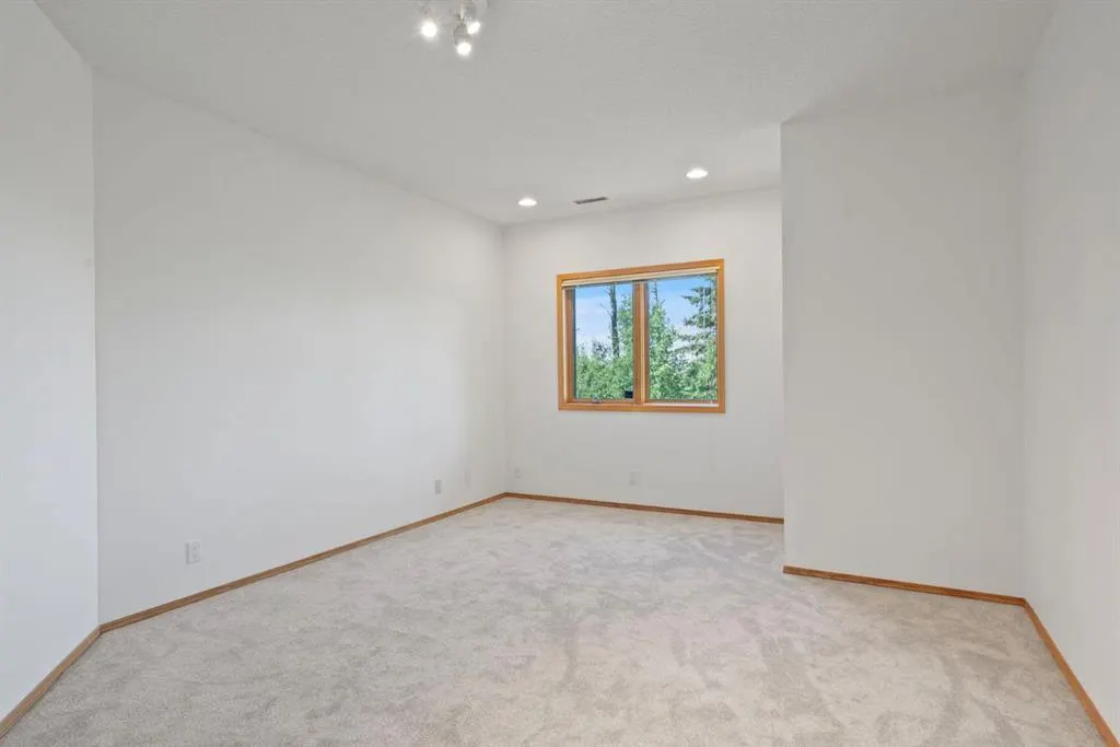 288145 160 Avenue W