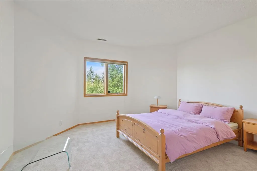 288145 160 Avenue W