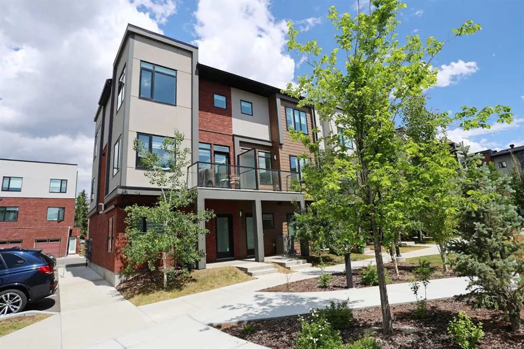 255 Greenbriar Common NW