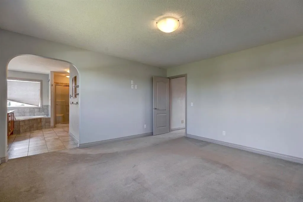 230 Westmount Crescent