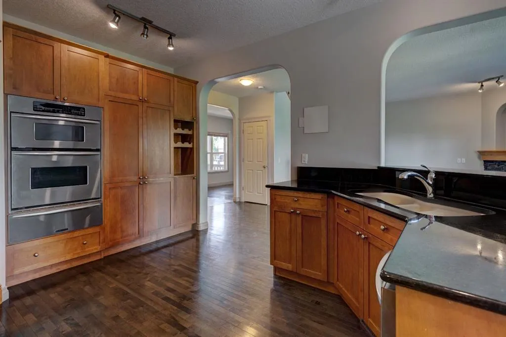 230 Westmount Crescent