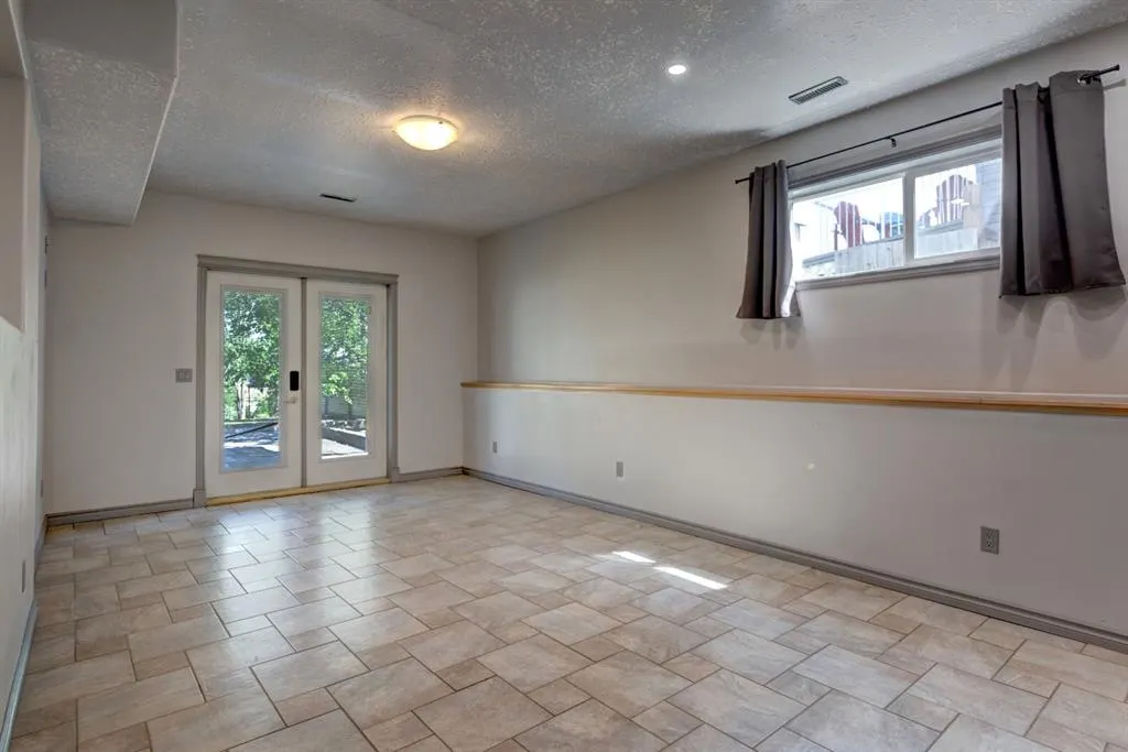 230 Westmount Crescent