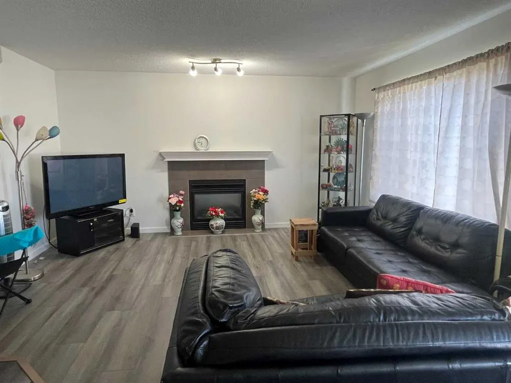 145 Saddlecrest Green NE